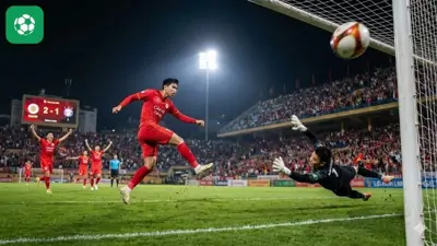 Siêu phẩm Văn Hậu, CAHN thắng ngược trong đêm cảm xúc