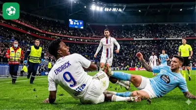 Endrick dính chấn thương sau pha vào bóng nguy hiểm ở trận Lyon - Celta Vigo